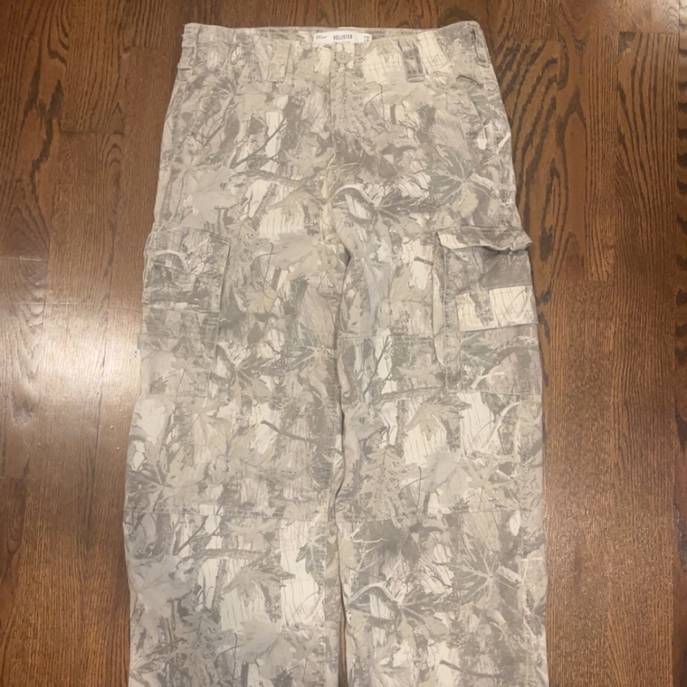 Hollister Men's Gray Camouflage Cargo Pants